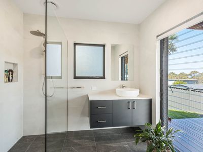 12A Elizabeth Parade, Tura Beach