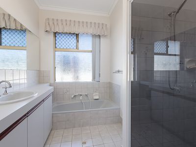 24 St Georges Avenue, Champion Lakes