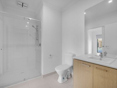 5 / 44 Maywood Road, Manor Lakes