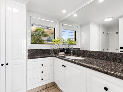 2/18 Marina Walk, Alexandra Headland