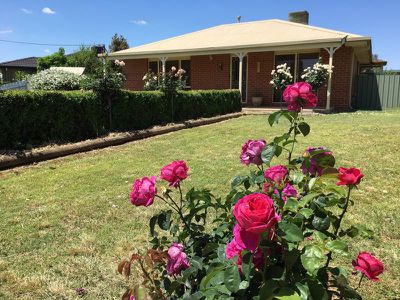 2 Pell St, Howlong