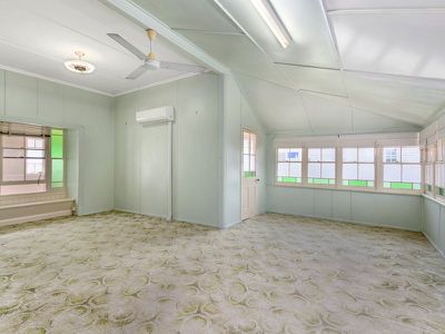 8 Whitehill Road, Newtown
