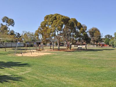 9 Compton Court, Hannans