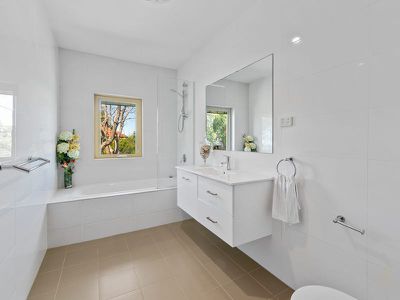 4A The Crescent , Pennant Hills