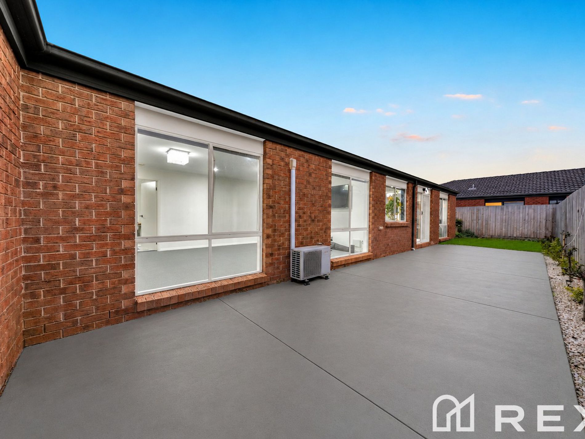 17 Gowrie Place, Cranbourne West