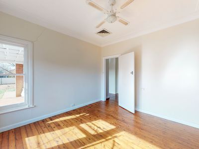 2 CORBETT AVENUE, Dubbo