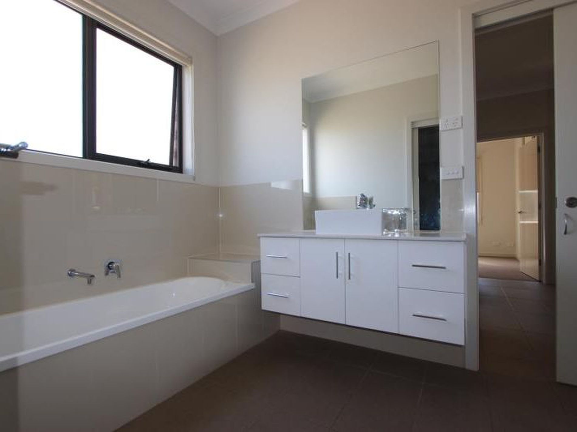 1 / 1B Roma Street, Bell Park