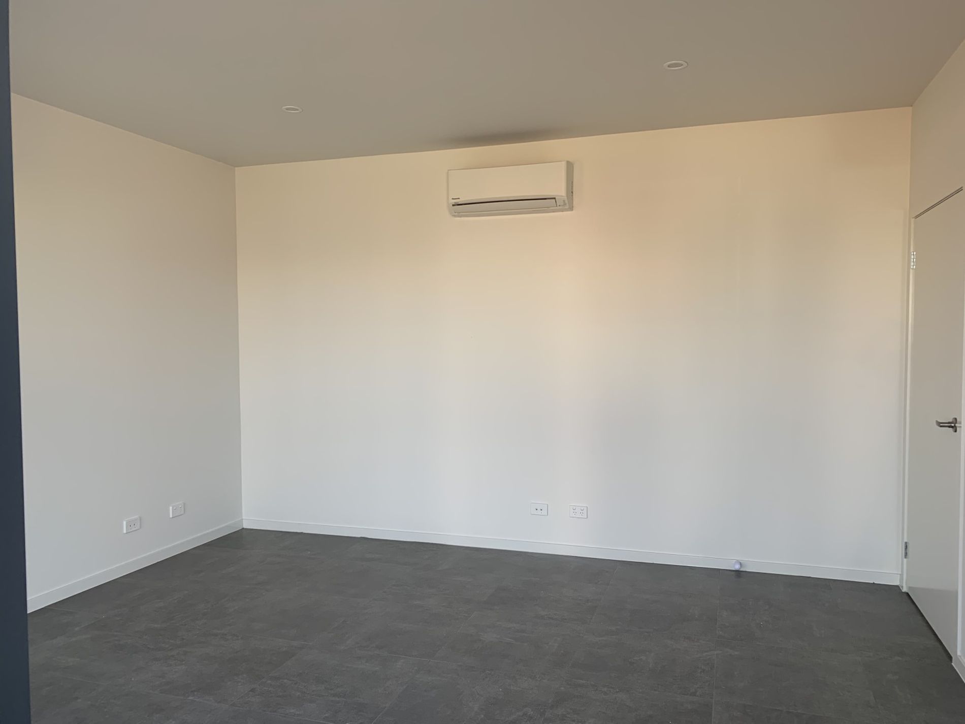 1 / 20 Concorde Crescent, Werribee