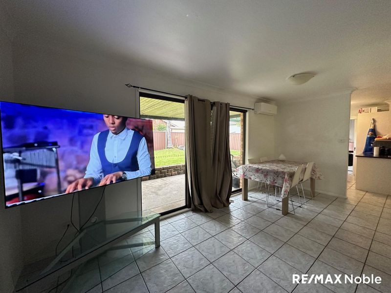 15 Aminta Crescent, Hassall Grove