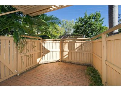 8 / 22 York Street, Indooroopilly