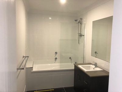 1 / 39 Goal Crescent, Griffin