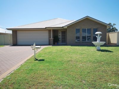 17 William Farrer Drive, Dubbo