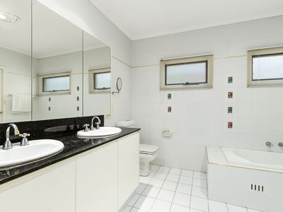 11 Forest Knoll, Castle Hill