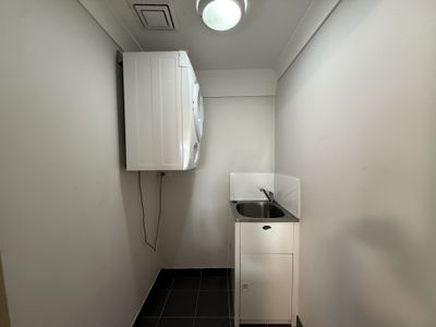 8 / 2 Dressler Court, Holroyd
