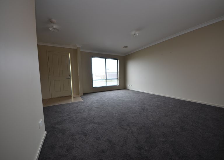 48 Madeira Close, Portland