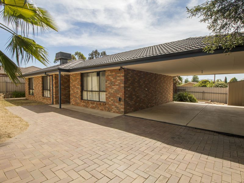 2 / 3 Emery Court, Wodonga