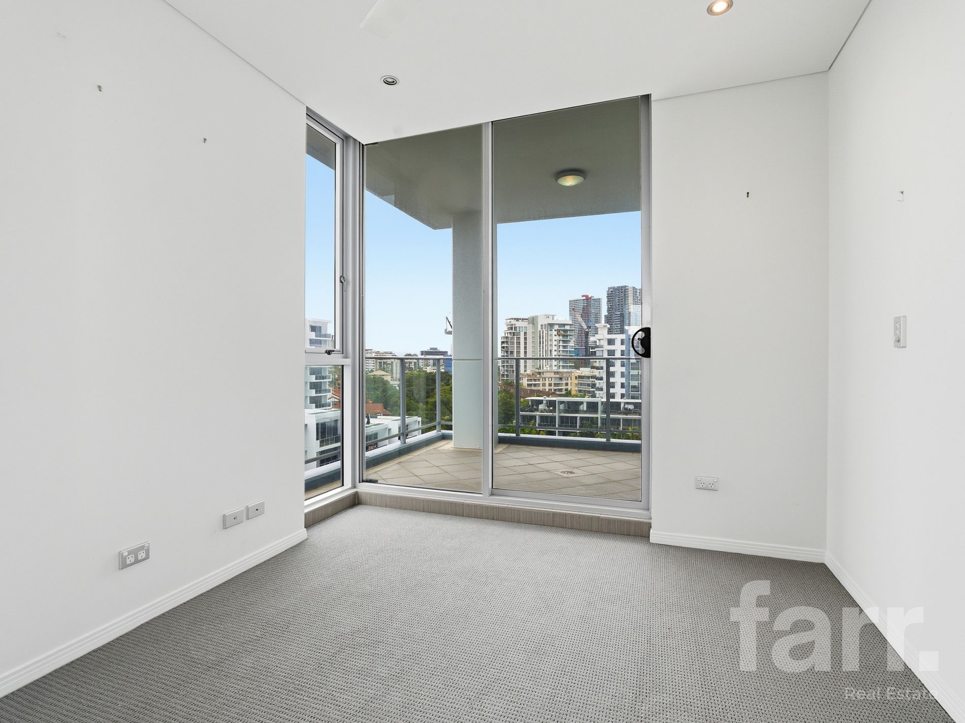 1101 / 4 Como Crescent, Southport