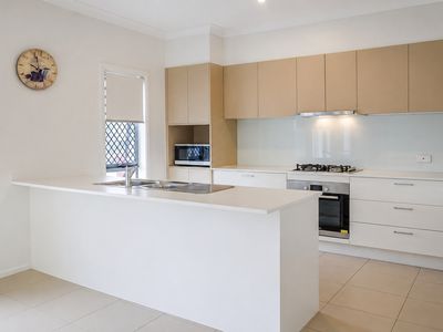 33 Azure Way, Hope Island