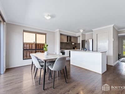 22 Rosina Drive, Officer
