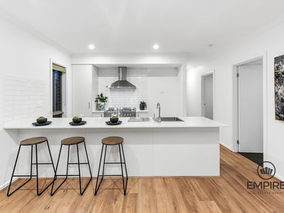 11 Whispering Way, Clyde North