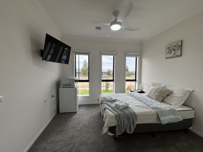 1332 Leakes Road, Rockbank