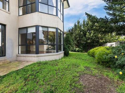 9 Lakeside Drive, Point Cook