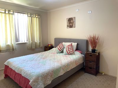 1 Dunvarleigh Crescent, Griffith