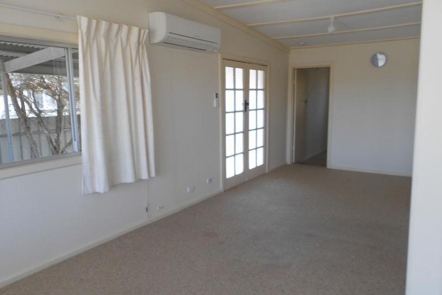 52 Alexander Avenue, Horsham