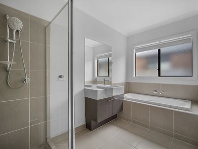 17 Beatty Avenue, Truganina