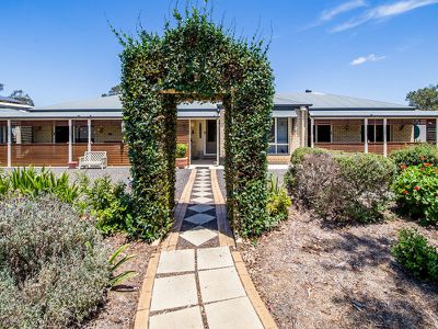 9-11 Albion Street, Kingaroy
