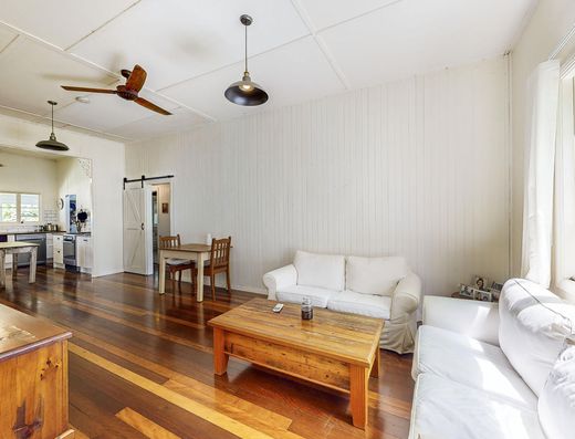Charming Queenslander in Old Tewantin image 6