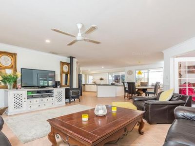 12 Cranston Loop, Kinross