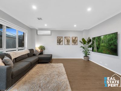 40 Riverside Drive, Cranbourne West