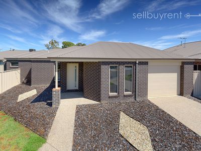 1 / 18 MIDDLETON CRESCENT, Wodonga