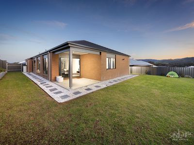 9 FIVEFIELDS ROAD, Leneva