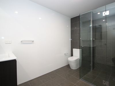 303 / 37 Loftus Cres , Homebush