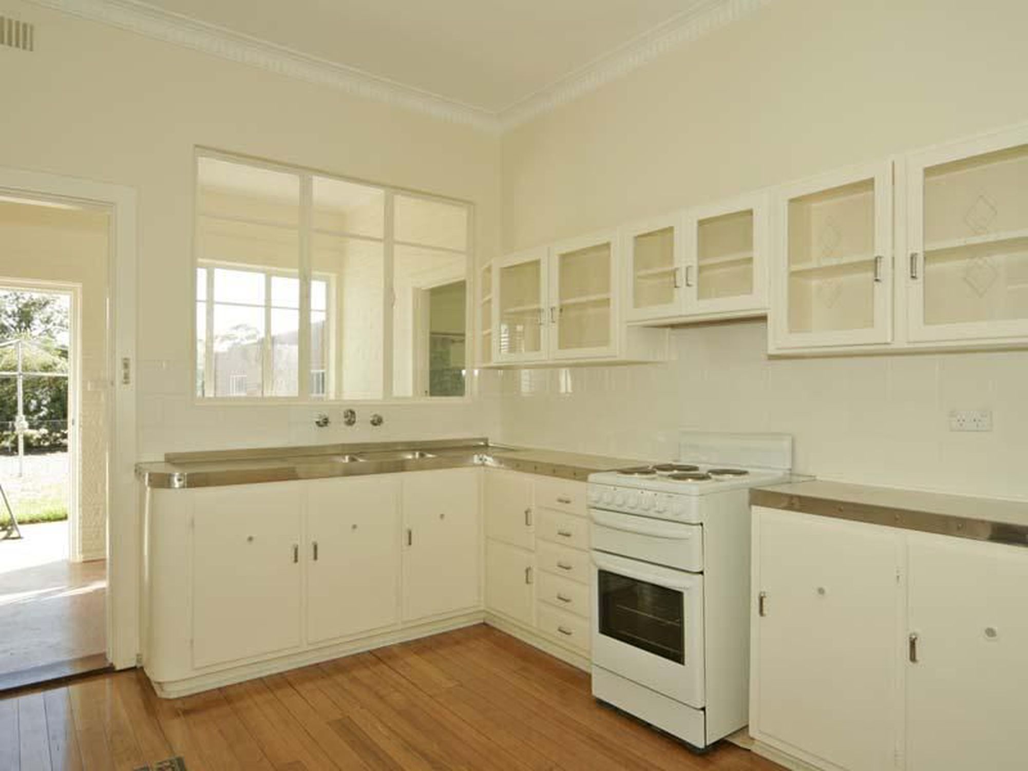 12 Kintore Avenue, Kilburn