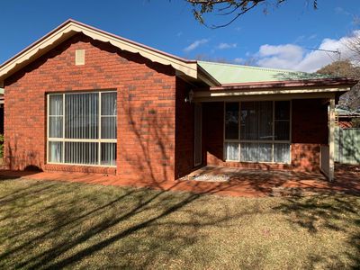 1 / 21 Bedford Avenue, Dubbo