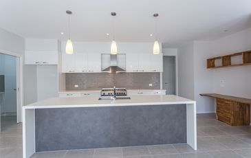 16  Lytonlee Avenue, Officer