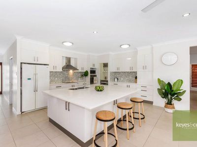 2 Zoe Court, Mount Louisa
