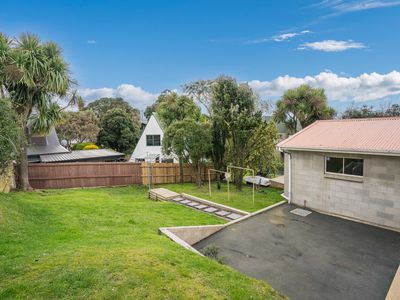122 Easther Crescent, Kew