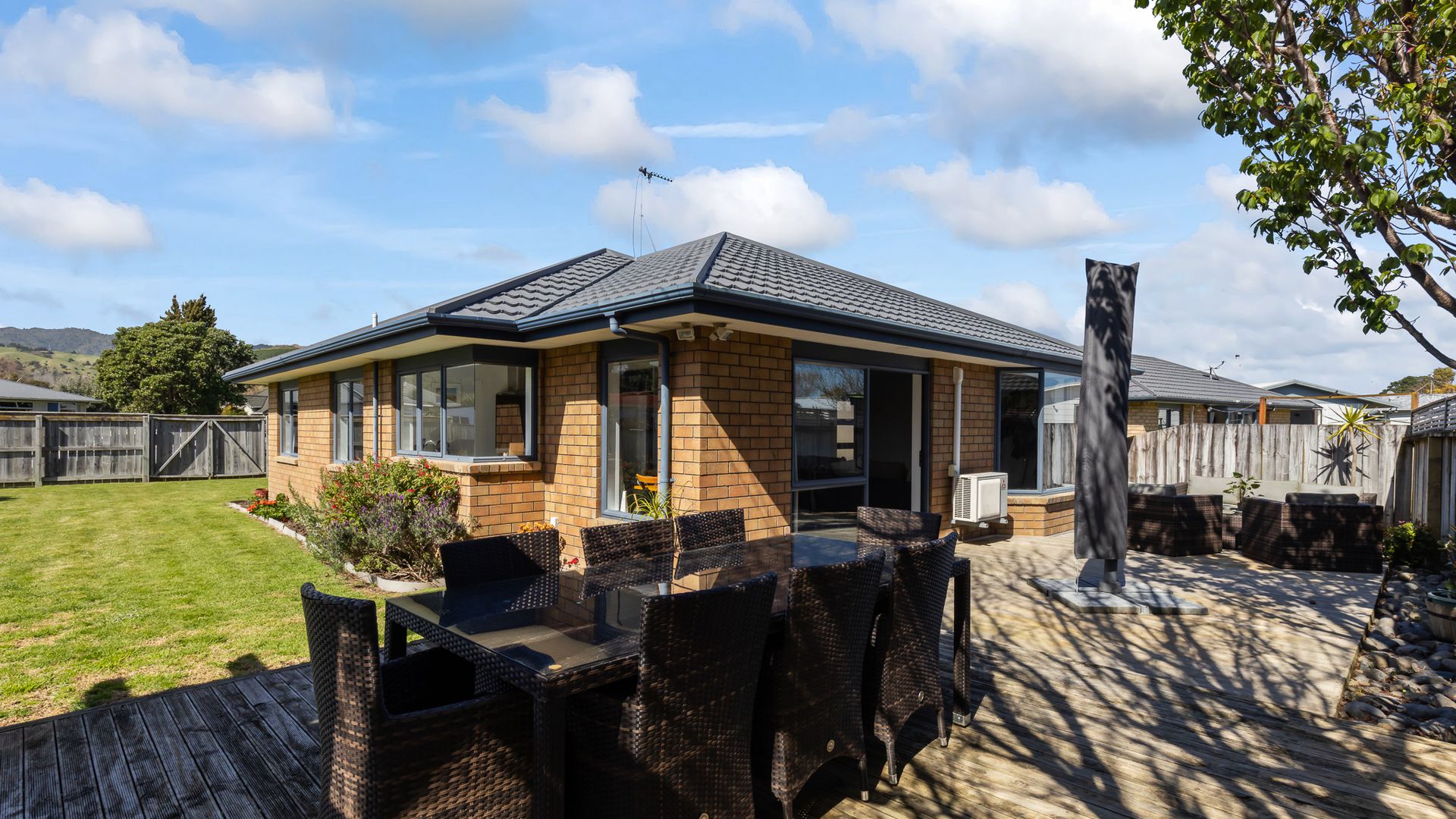 SUN. SPACE. SUMMER SORTED.