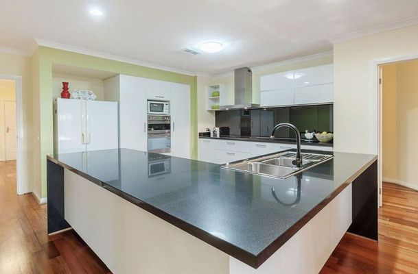 14 Peregrine Road, Oaklands Junction