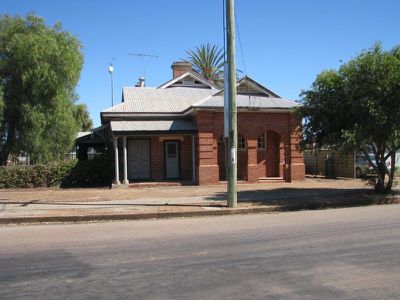 1 Spring Street, Doodlakine