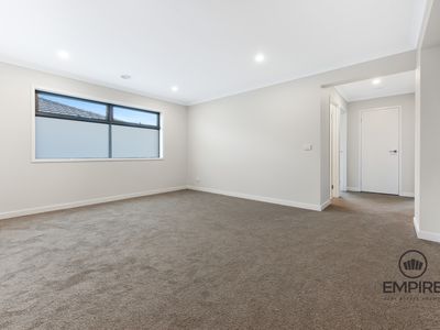 74 Yaralla Circuit, Clyde
