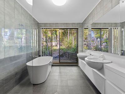 20 Condamine Crescent, Helensvale