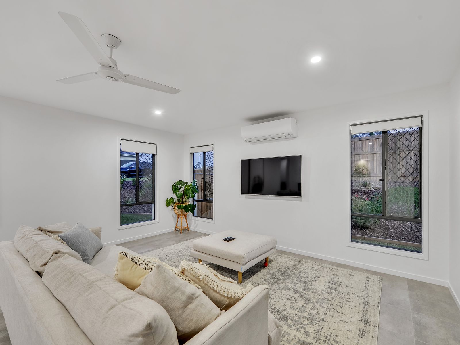 4 + 2 Bed Dual $1,046 m High Rental