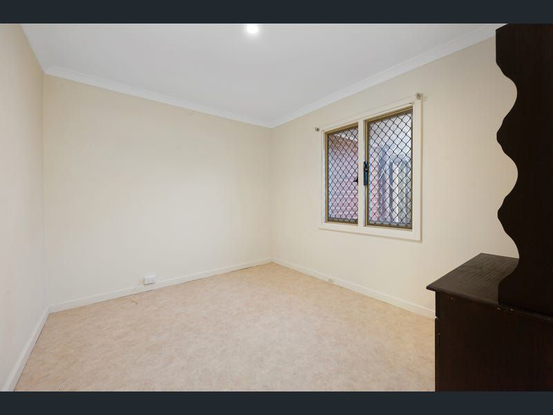 5 Grasmere Place, Kelmscott