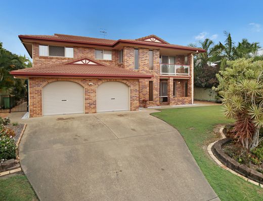 Impressive home in convenient location   *** UNFURNISHED *** image 16