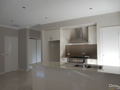 2 / 70 Greenvalley Crescent, Hampton Park